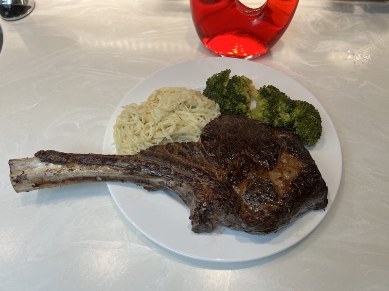 Tomahawk with Broccoli and Parmesan Pasta